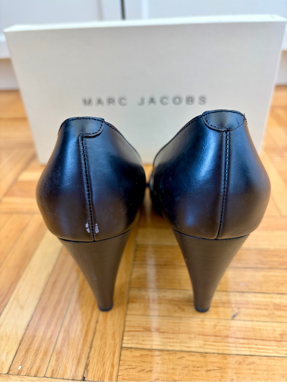 Marc Jacobs Black Bow Leather Pumps - Picture 5 of 6